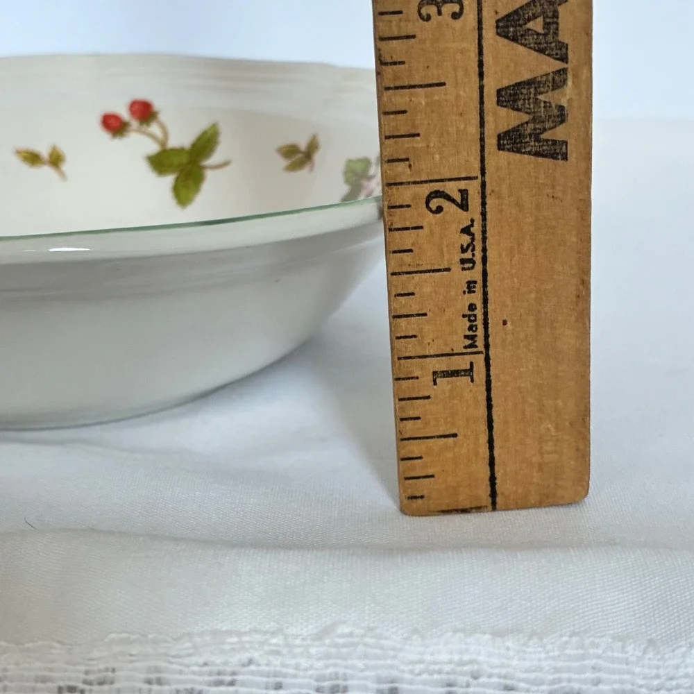 Strawberry Scalloped Vtg Ceramic Bowl Cottagecore Farmhouse Summer Retro Garden